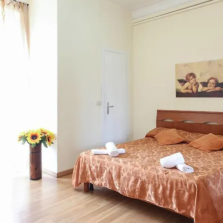 לינה וארוחת בוקר Bel Ami